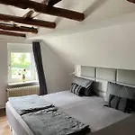 Kaptainshuus A *